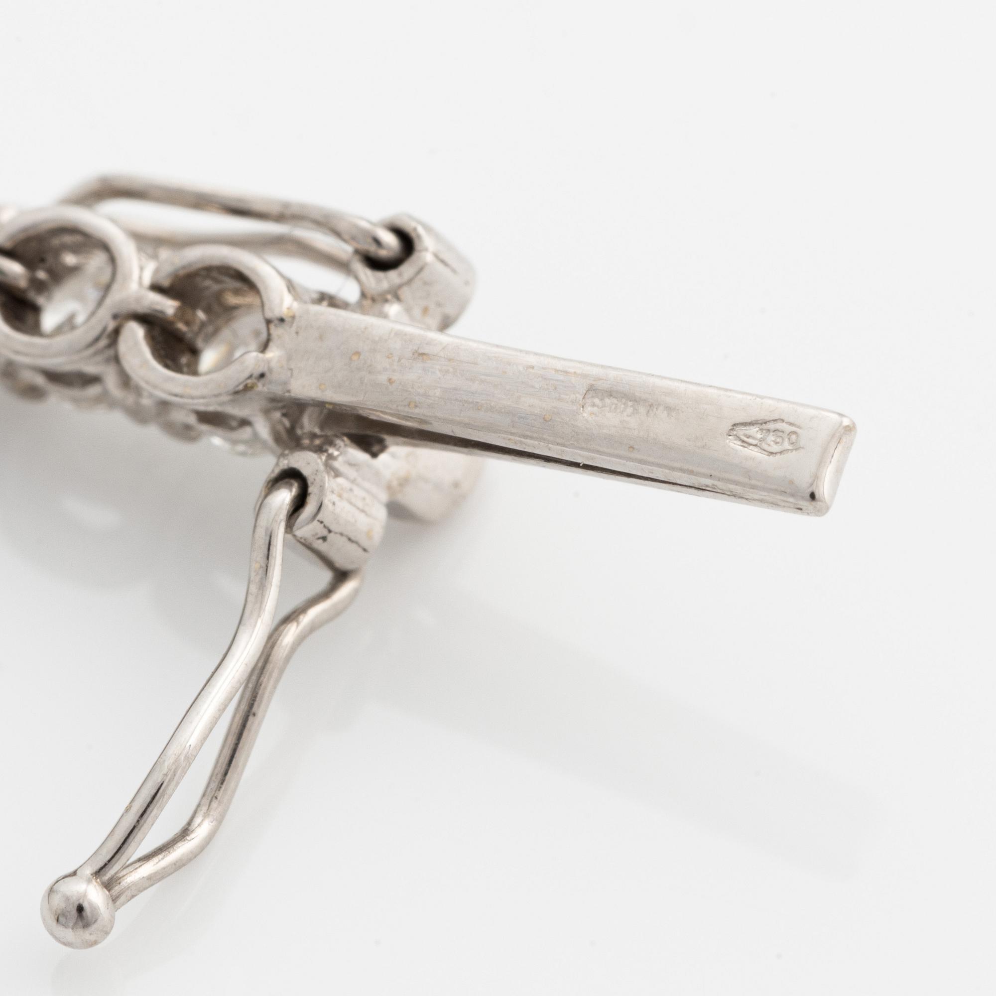 Tennisarmband, 18K vitguld med briljantslipade diamanter.