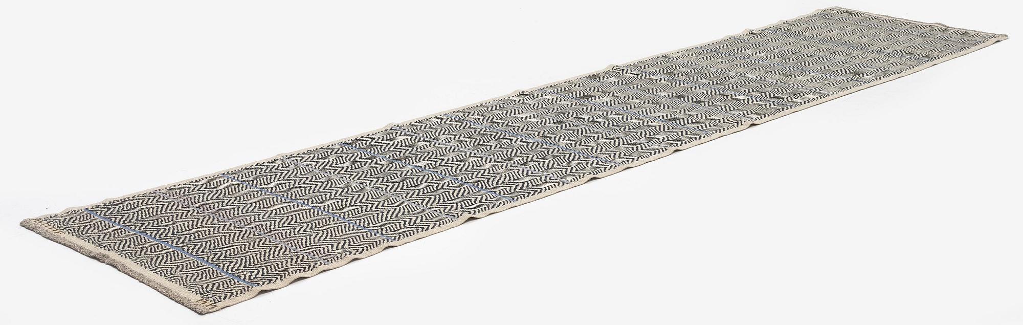 Barbro Nilsson, gallerimatta, "Rosengång med blå rand", Rosengång, ca 450,5 x 101 cm, signerad AB MMF BN.