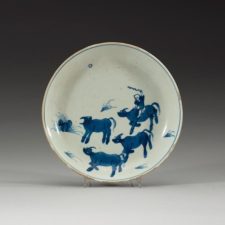 A set of three blue and white dishes, Ming dynasty, Tianqi/Chongzhen, 17th Century.