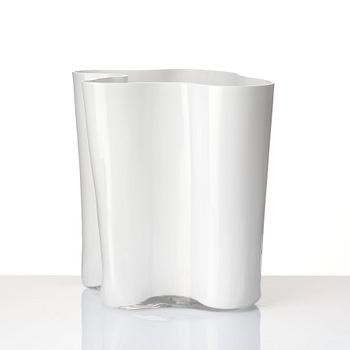 Alvar Aalto, a mould blown 'model 3031' glass vase, iittala, Finland, probably 1960s.