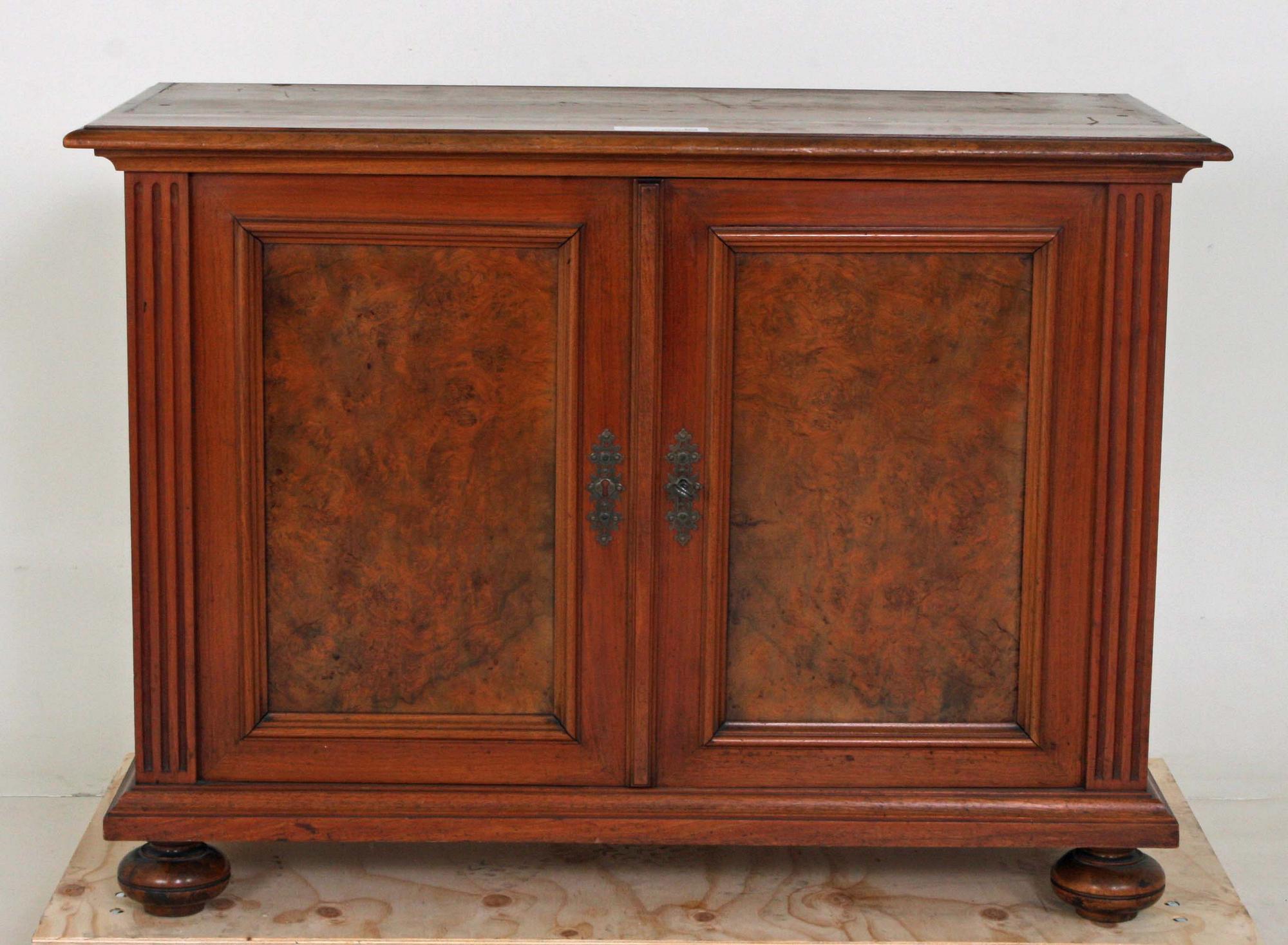 BOKSKÅP, nyrenässans, omkr 1900.