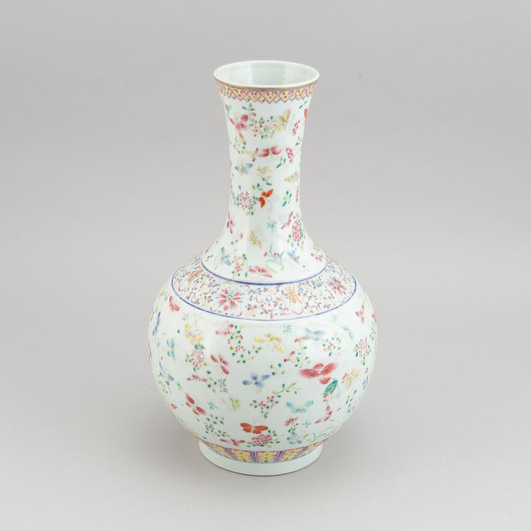 A Chinese famille rose vase, second half of 20th Century.