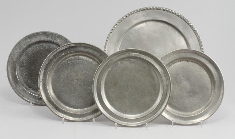 TALLRIKAR, 5 st, tenn, bl a Gottlob Friedrich Baumann, Huddiksvall, 1814, 1700- och 1800-tal.