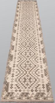 A Kilim runner, approx. 391 x 80 cm.