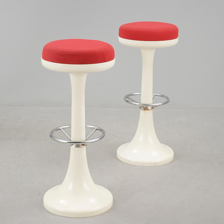 BARSTOLAR, plast, ett par, 1970-tal.