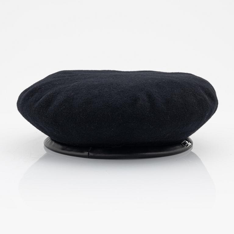 Gucci, a black wool beret, size S.