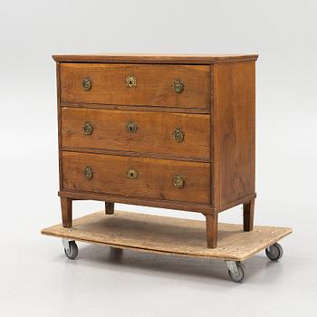 A gustavian chest of drawers from the 18th century.