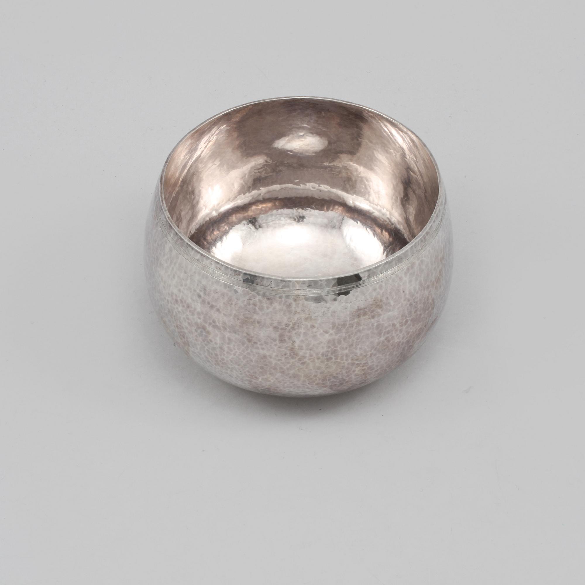 SKÅL, sterlingsilver, Martin Öhman, Halmstad, 1984. Vikt 332 g.