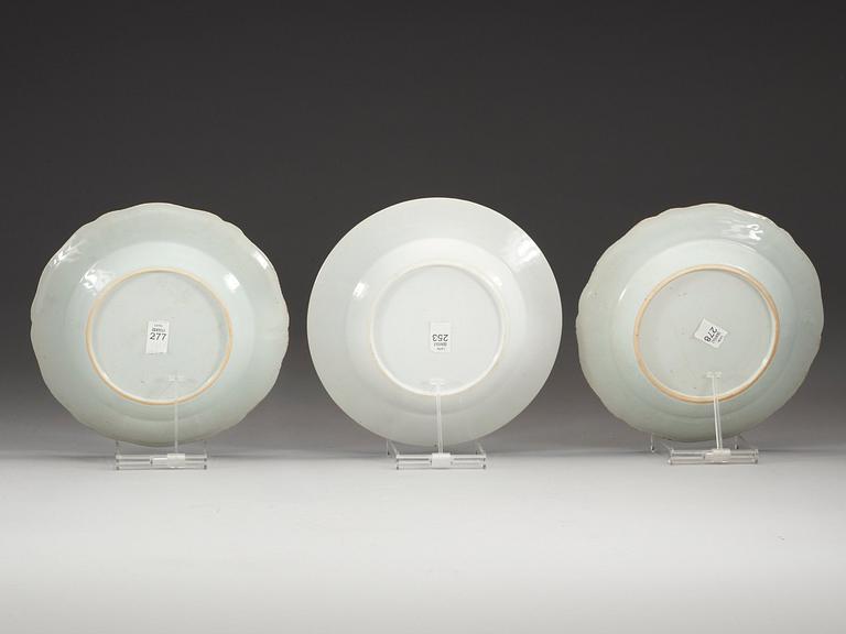 A set with three famille rose dinner plates, Qing dynasty, Qianlong (1736-95).