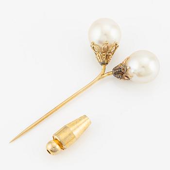 Brooch, pin, 18K gold with pearls.