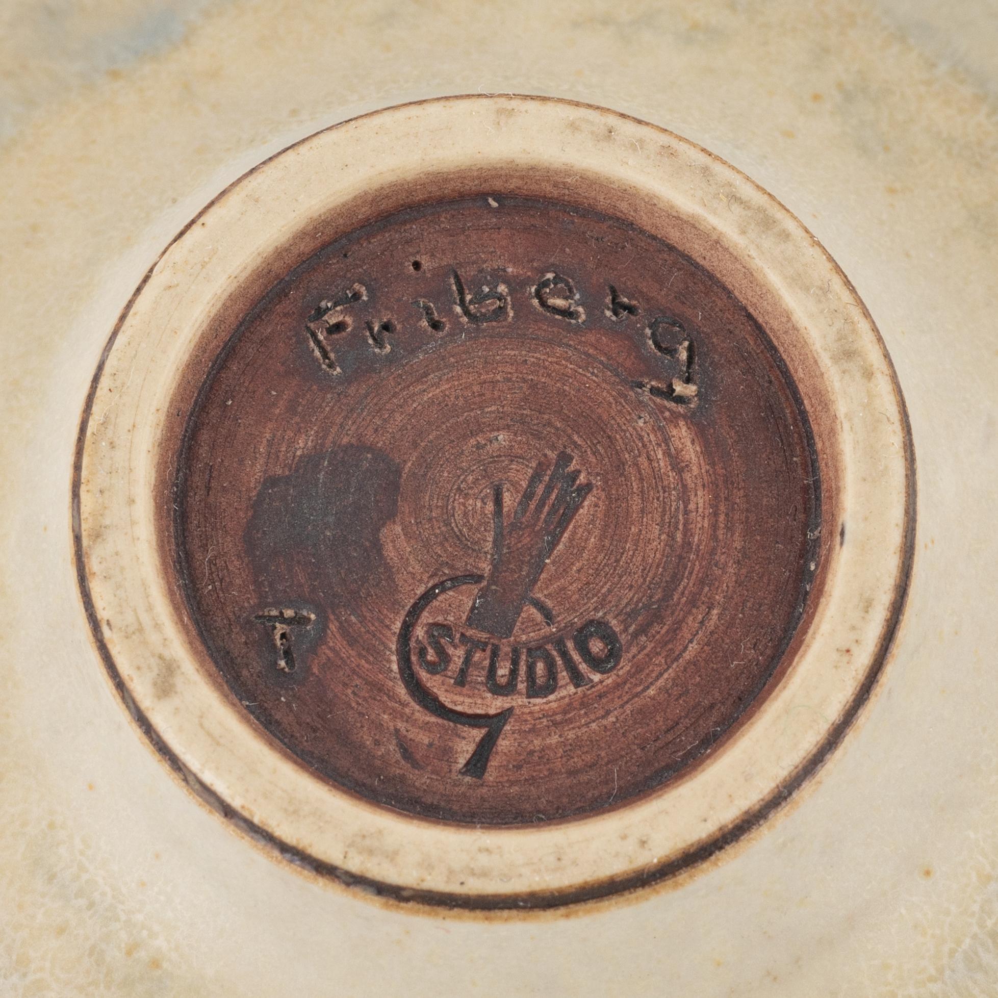 Berndt Friberg, vaser, 3 st och skålar, 2 st, Gustavsbergs studio, bl.a. 1950.