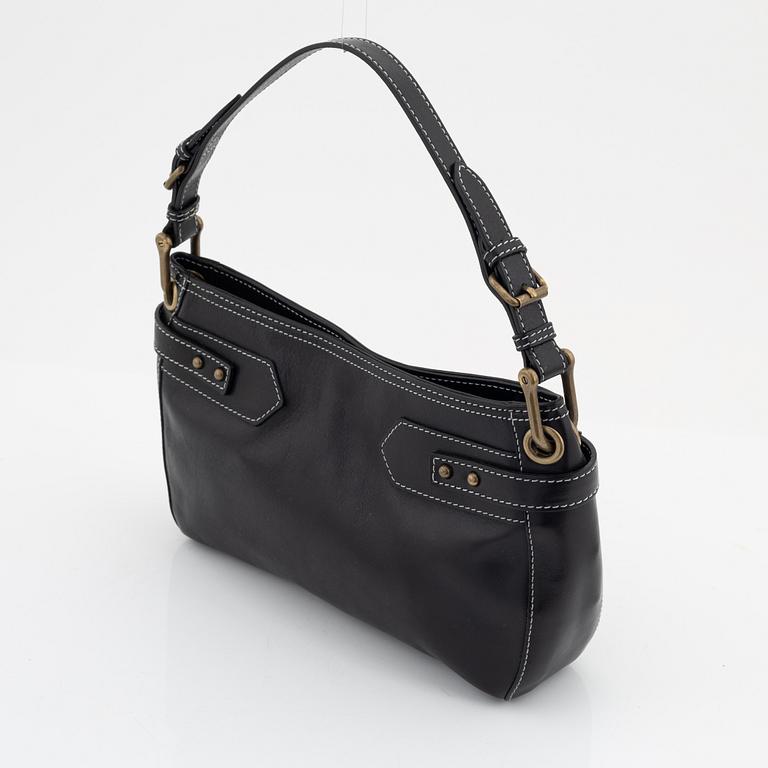 Marc Jacobs, a black leather 'Zoe' handbag.