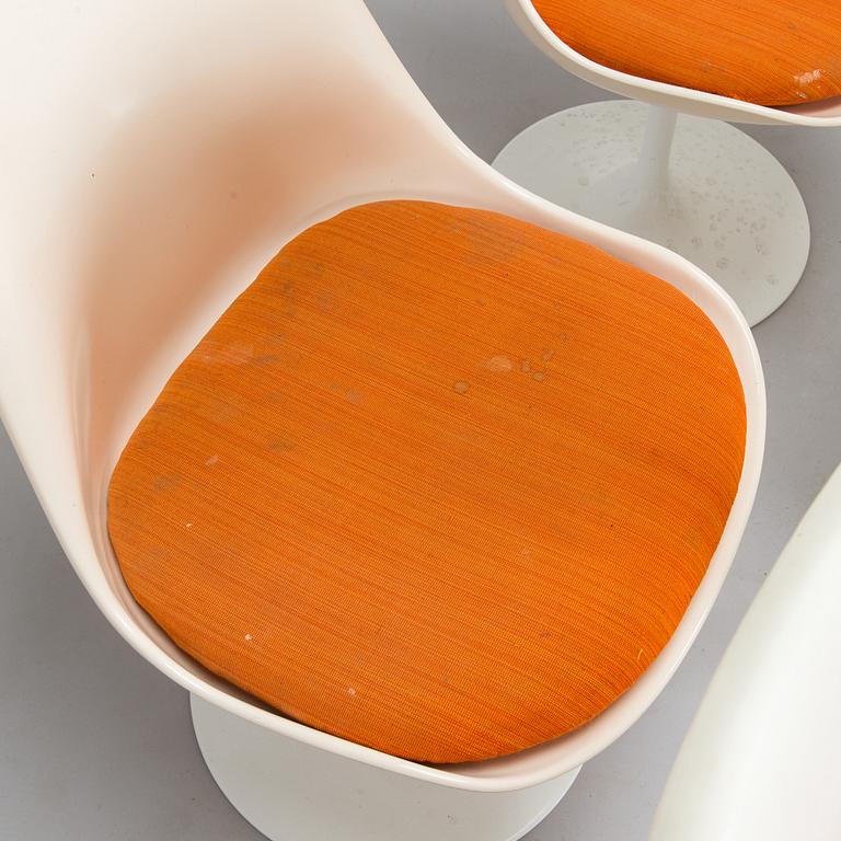 Eero Saarinen, A 'Tulip' furniture set, table with eight chairs, Knoll International, 1970s.