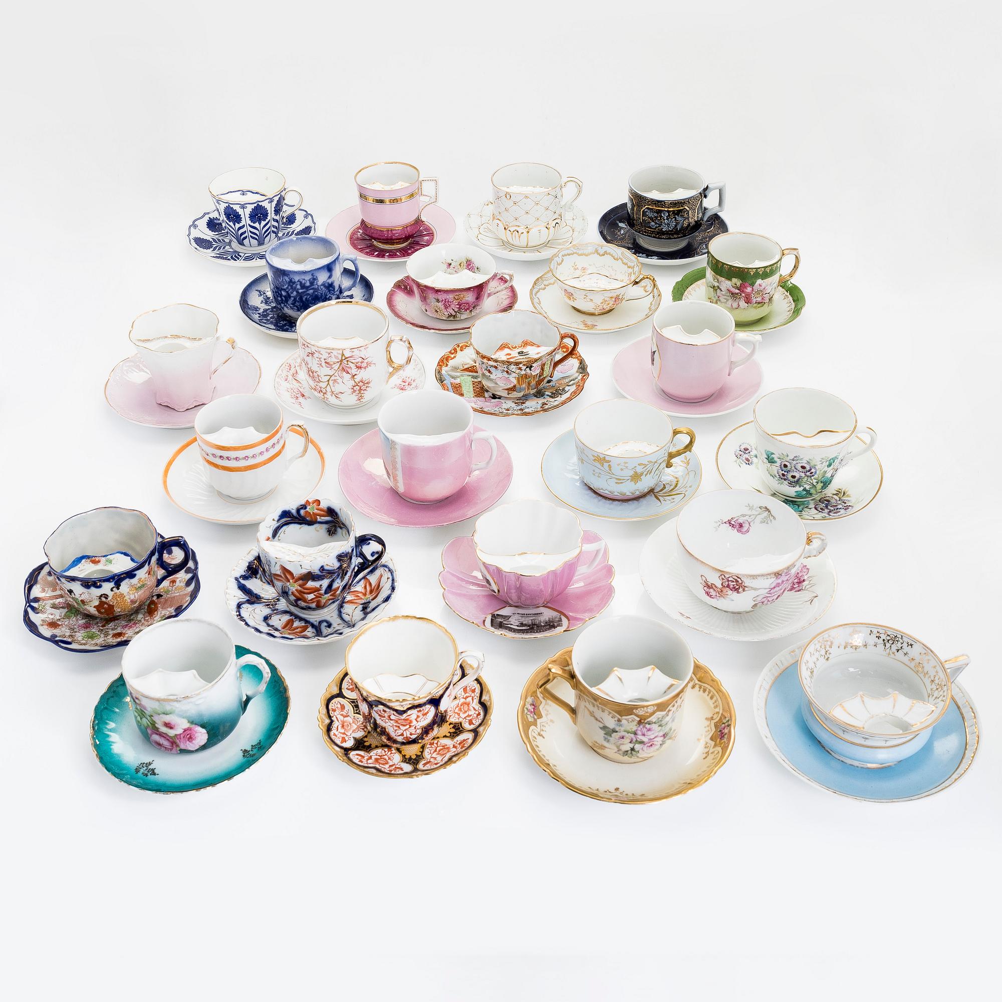 Mustaschkoppar, 24 par, porslin, bla England och Tyskland, 1800 och 1900-tal.