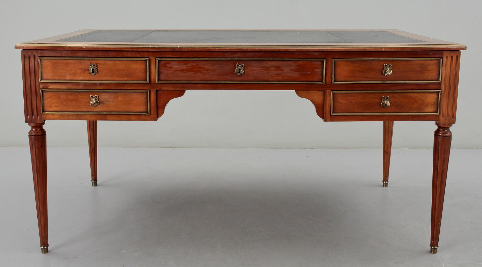 SKRIVBORD, sengustaviansk stil, 1900-talets andra hälft.