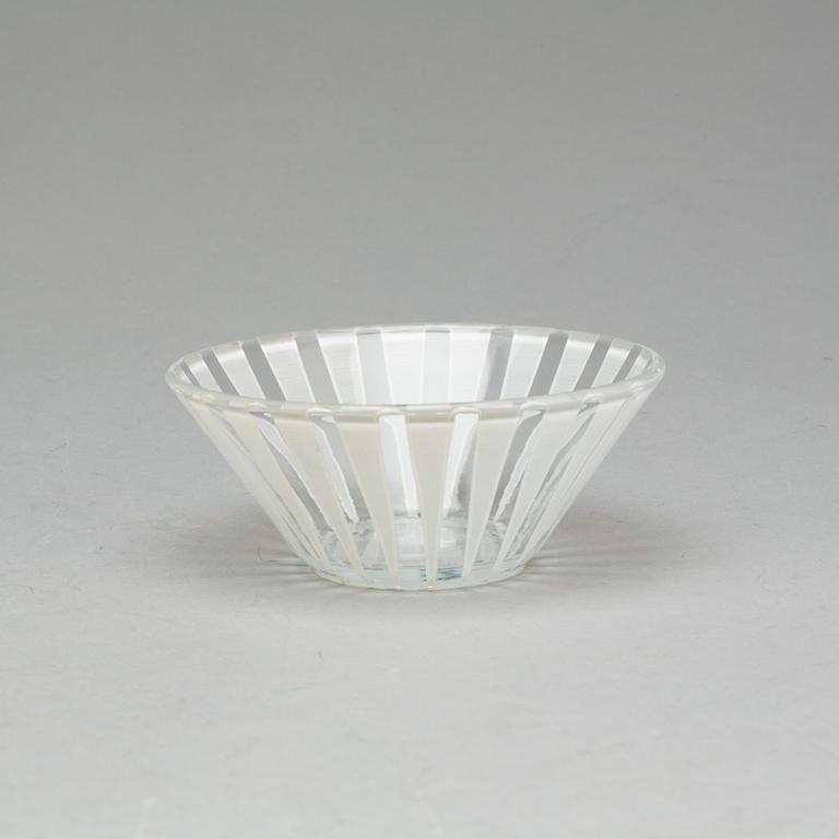 GLASSERVIS, 11 delar, "Strikt", Bengt Orup, Johansfors Glasbruk, modellen formgiven 1953.