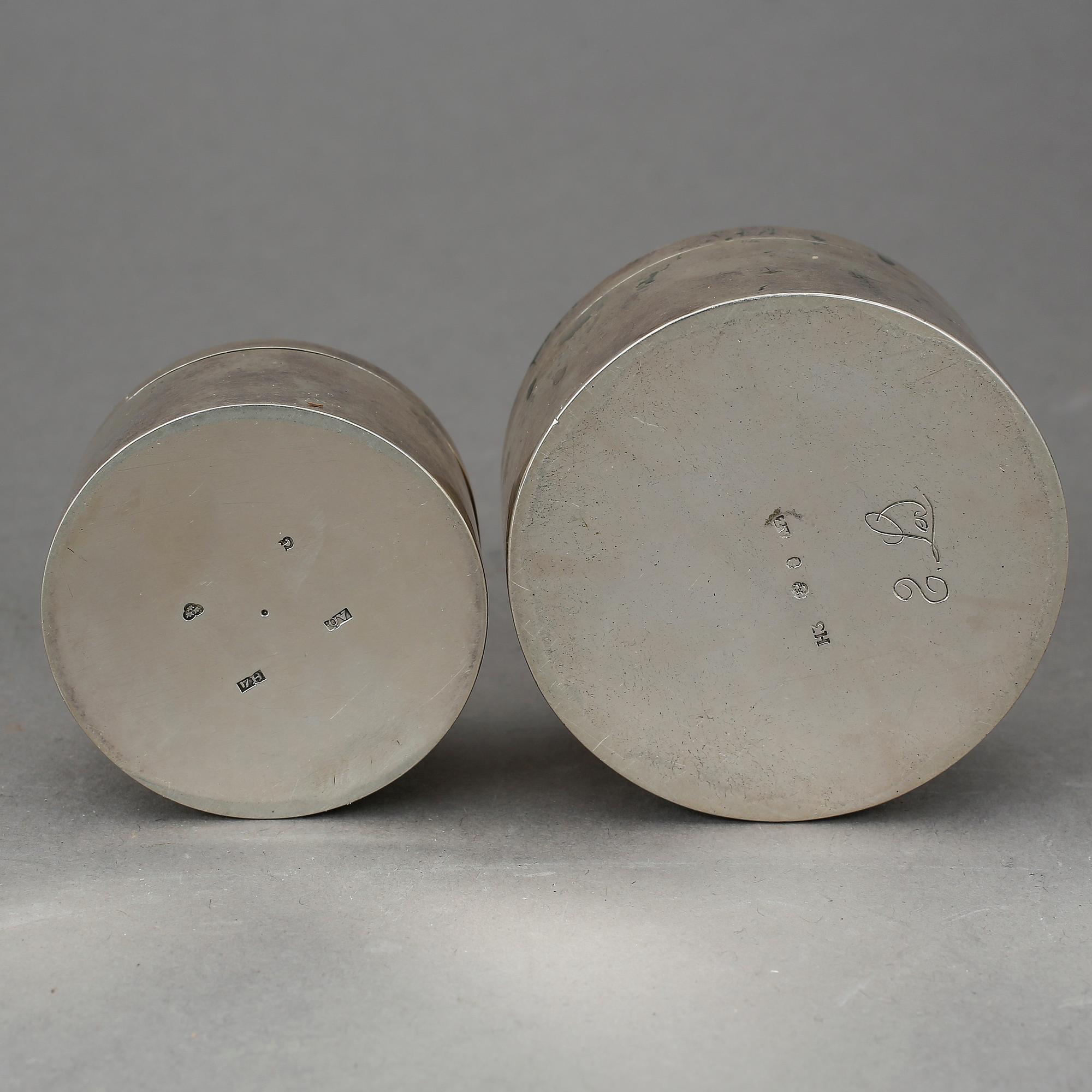 DOSOR, två st, silver, stämplade 1814 samt 1838. Vikt 160 g.