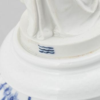 Fot till lampa eller uppsatsskål, porslin och parian, Royal Copenhagen, Danmark, 1889-1922.