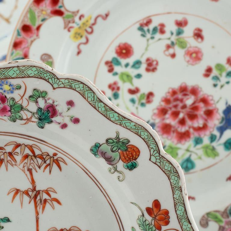 A group of six Chinese famille rose porcelain plates, Qing dynasty, 18th century.