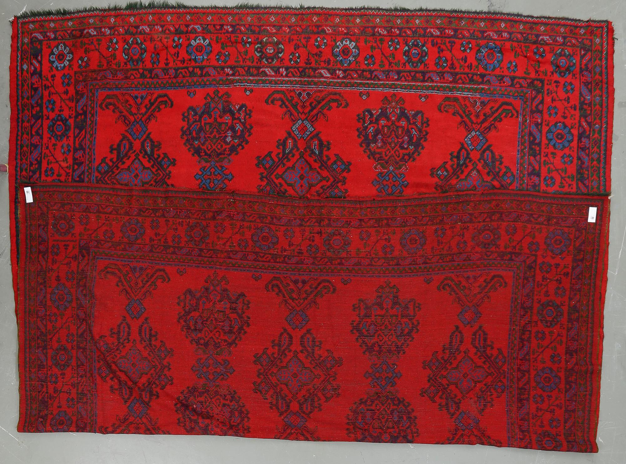 MATTA, antik/semiantik Ushak, ca 445x392 cm.
