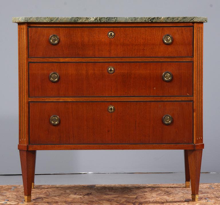 BYRÅ, sengustaviansk stil, 1900-talets första hälft.