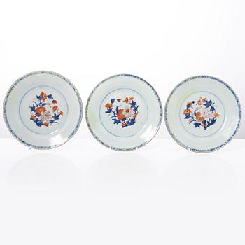 Tallrikar, sex stycken, porslin. Qingdynastin, 1700-tal.