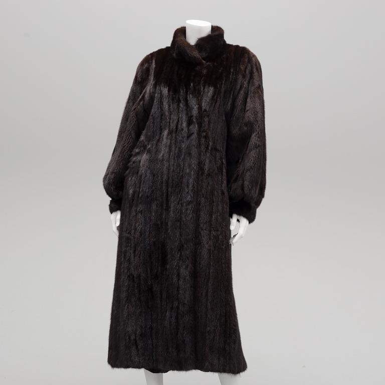 A mink fur coat from Saga Mink, Karl Lindblom, circa size M.
