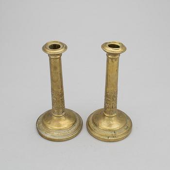 LJUSSTAKAR, ett par, mässing, empire, 1800-talets första hälft.