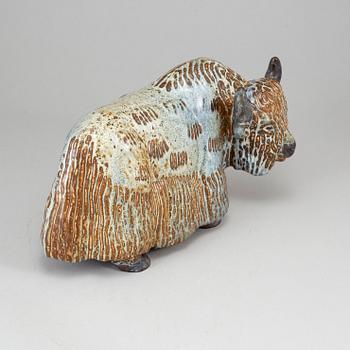 GUNNAR NYLUND, a stoneware sculpture of a muskox, Rörstrand, Sweden.