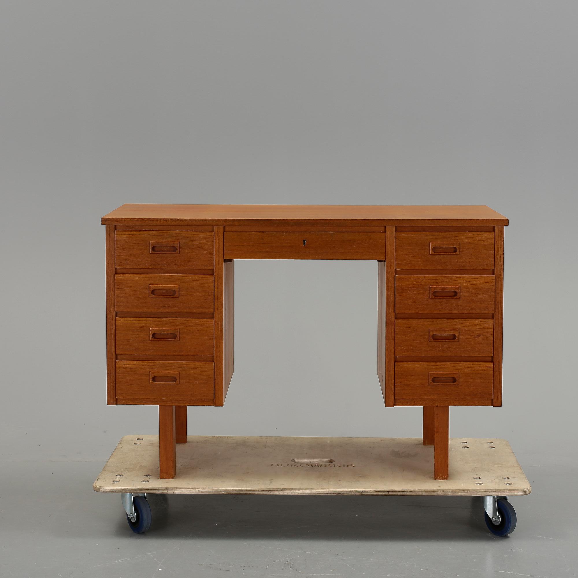 SKRIVBORD, teak, 1900-talets andra hälft.