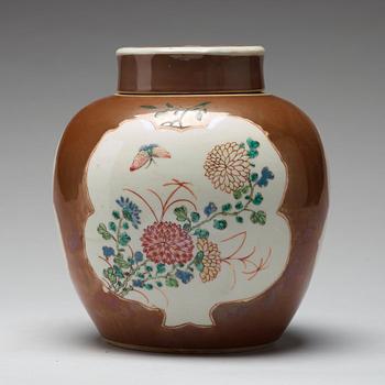 A famille rose and cappuciner brown jar with cover, Qing dynasty, 18th century.