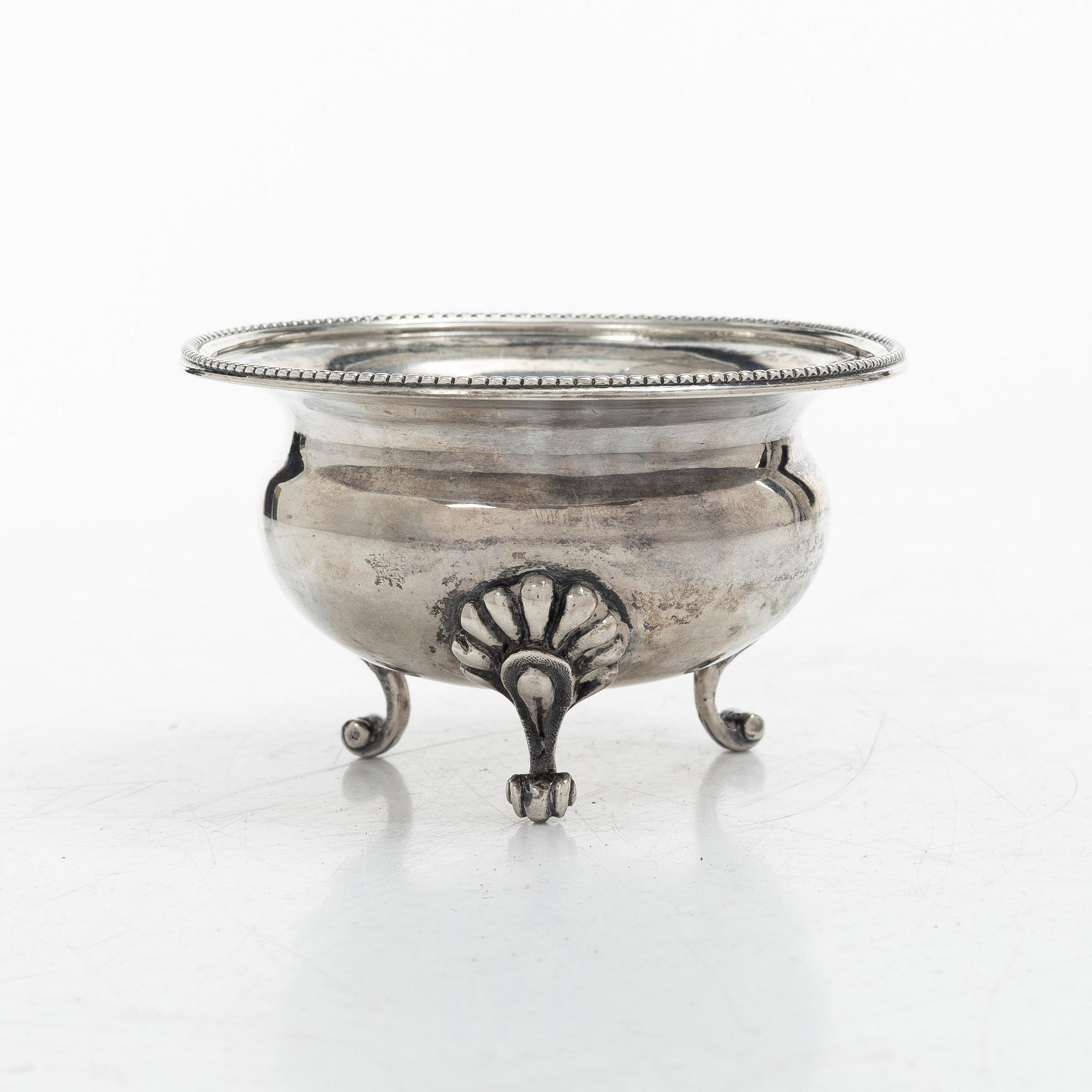 Skål, silver, S:t Petersburg 1863, kontrollmästarstämplad Edouard Fedorovich Brandenburg.
