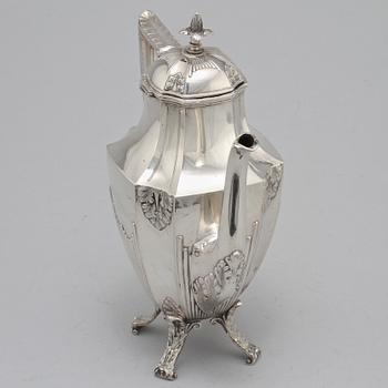 KAFFEKANNA, silver, Polen, 1900-talets andra hälft. Vikt ca 970 g.