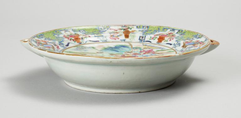VÄRMETALLRIK, porslin. Kina. 1800-tal.