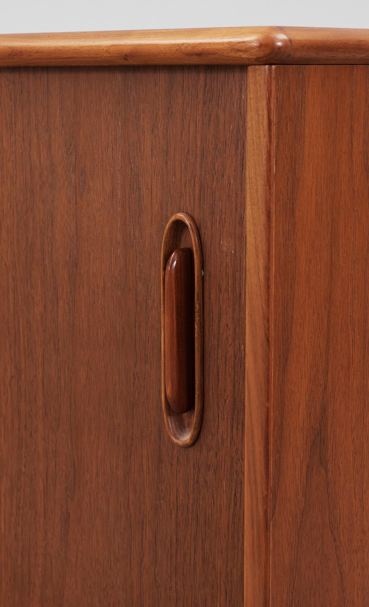 SIDEBOARD, Nils Jonsson, Toreds, 1900-talets mitt.