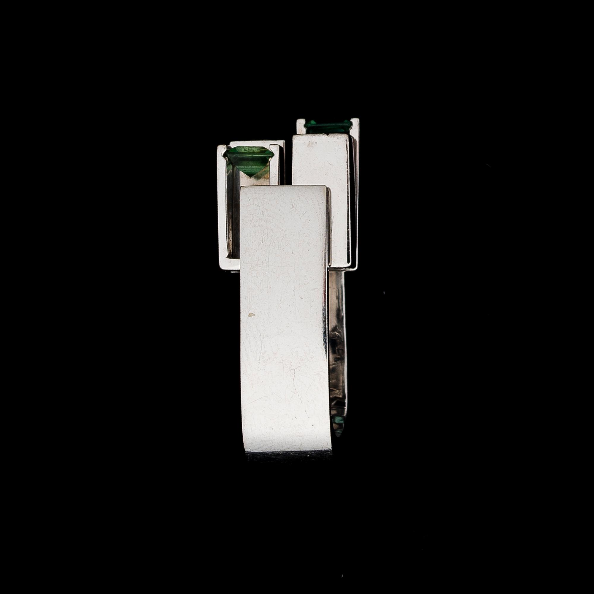 OLE LYNGGAARD, ring, 14K vitguld, briljantslipade diamanter, gröna turmaliner.