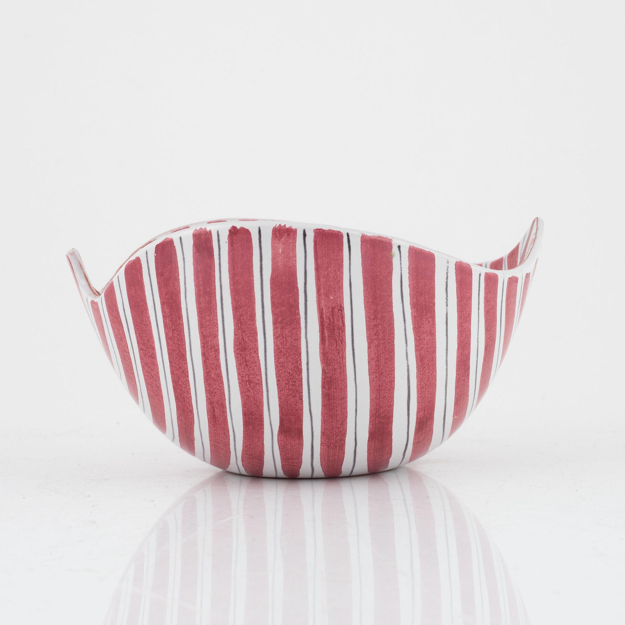 Stig Lindberg, five earthenware dishes and a bowl, Gustavsberg Studio, Sweden.