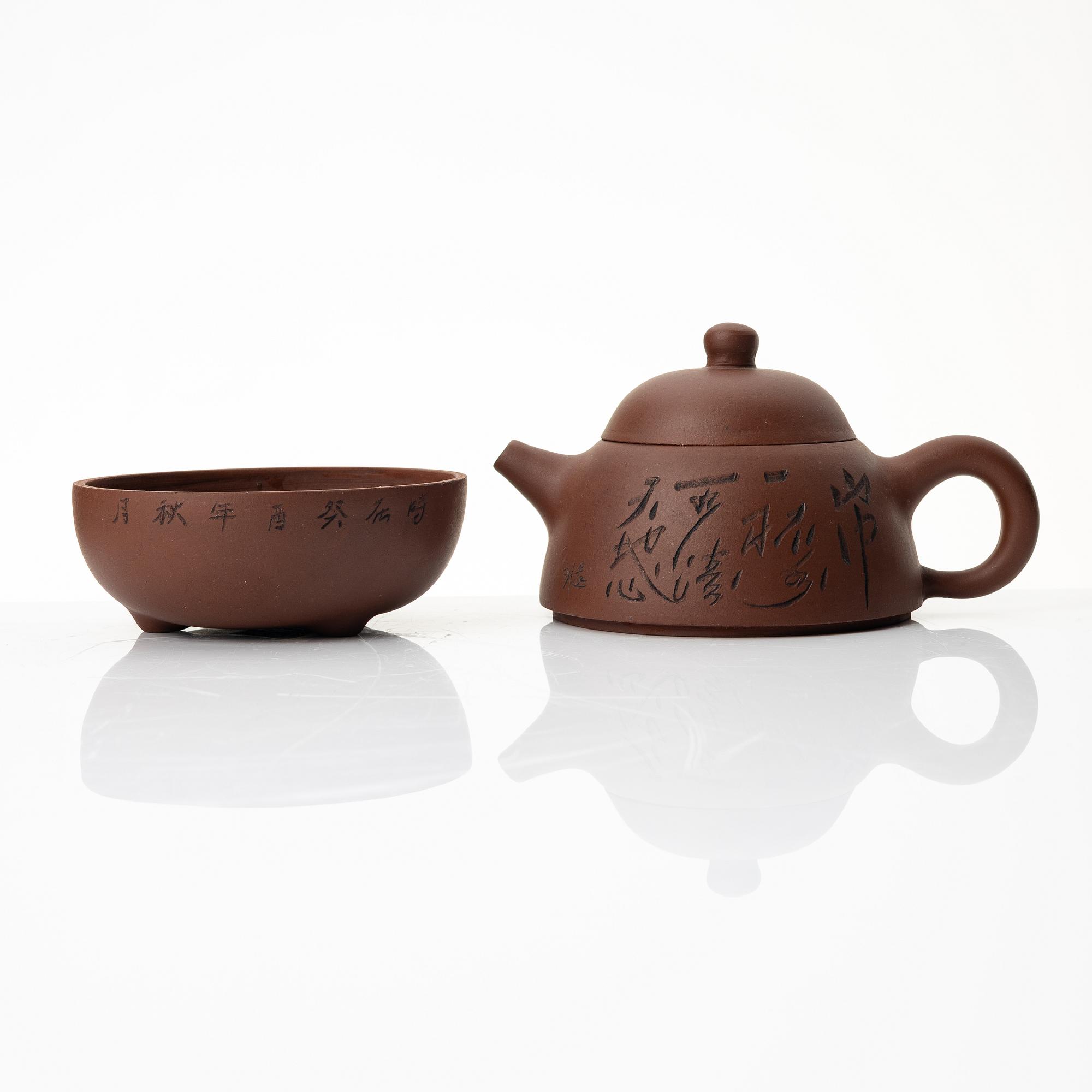 Wu Quan Xiang, A Chinese yixing teapot and a bowl with sieve and four cups, 1980s.