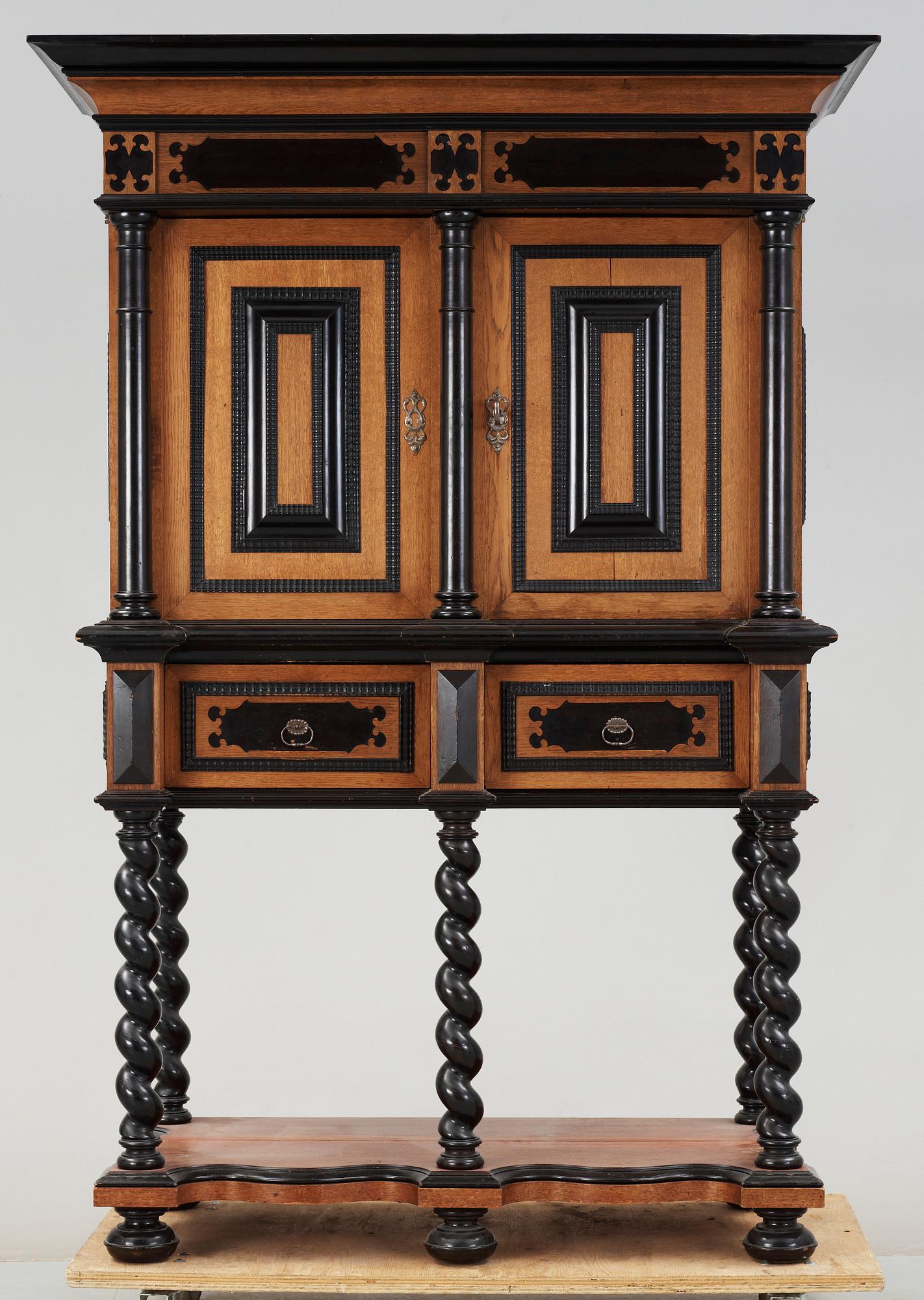 SKÅP, barockstil, 1900-tal.