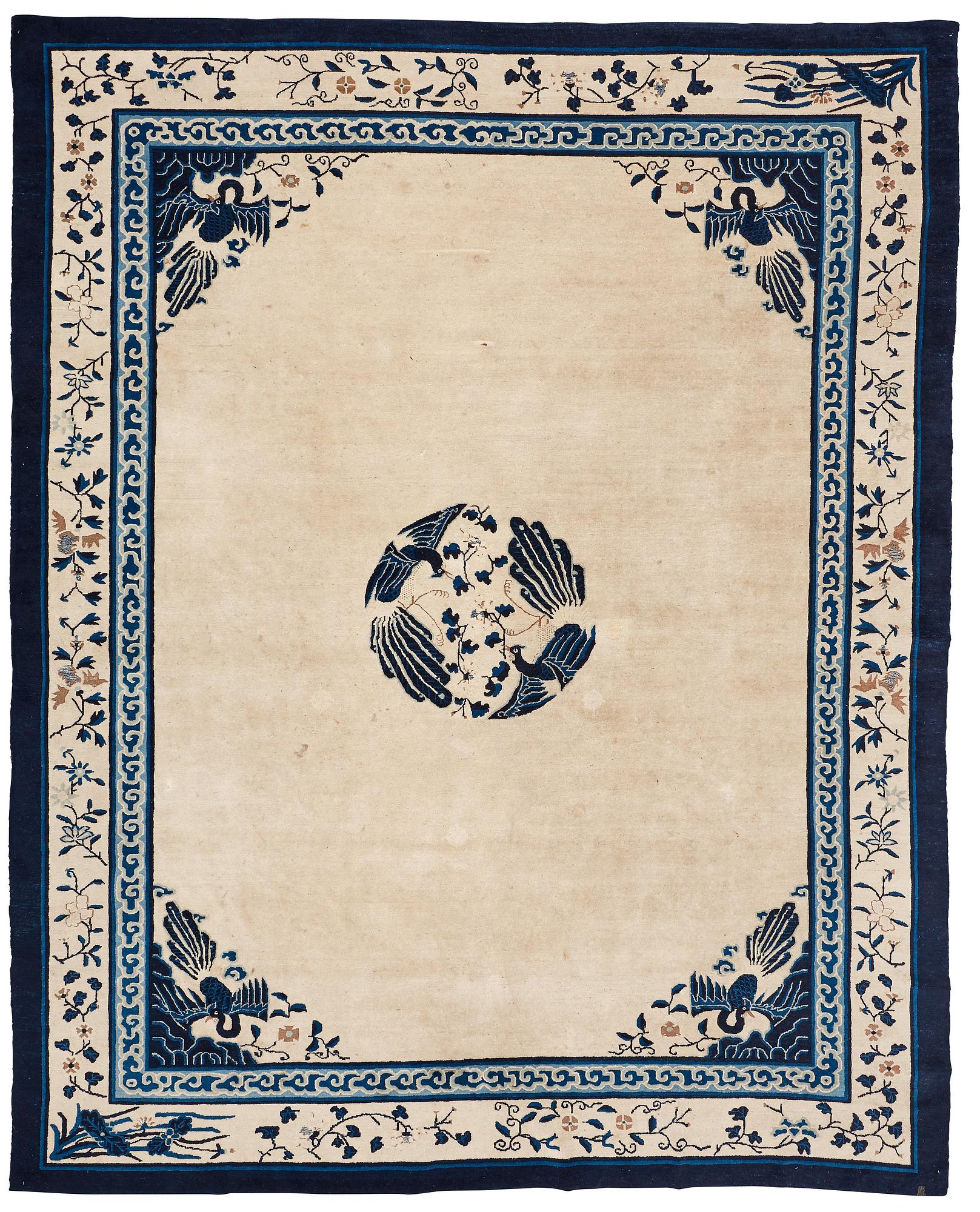 Matto, a semi-antique China, ca 348,5-350 x 279,5-282,5 cm.