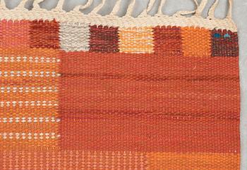CARPET. "Fasad orange". Flat weave (rölakan). 253 x 175,5 cm. Signed AB MMF MR.