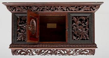 KUNGLIGT SKÅP, delvis barock, enligt uppgift från Norge, 1600/1700-tal.