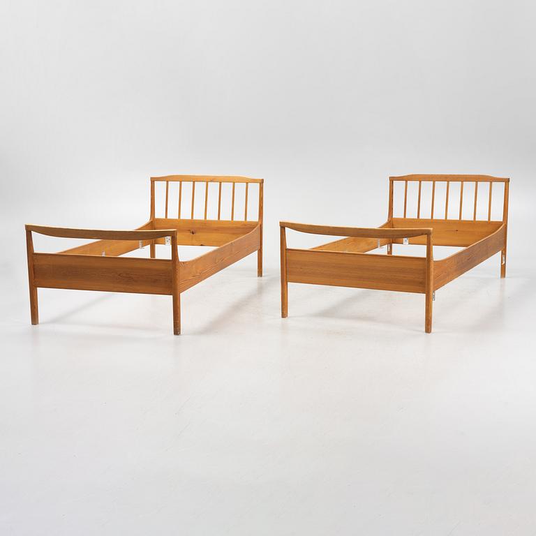 Carl Malmsten, sängar, ett par.