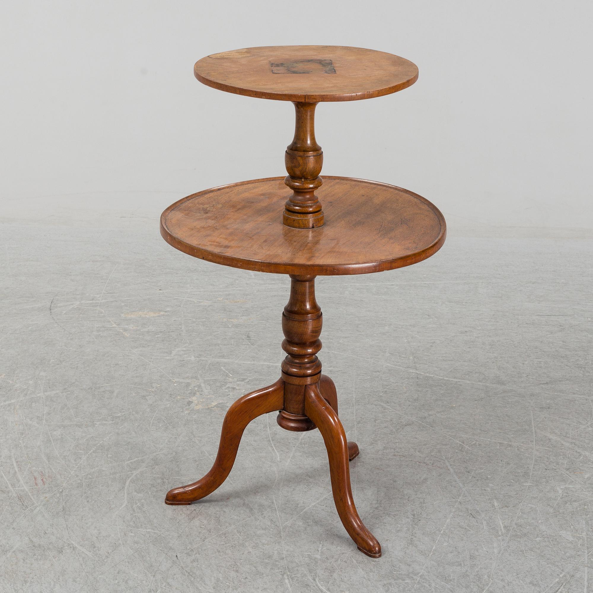 A mahogny Dumbwaiter, 19th century.