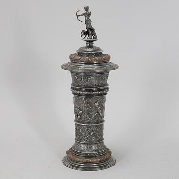 A silver plated cup with lid, WMFB (Würtembergische Metallwarenfabrik), late 19th century.