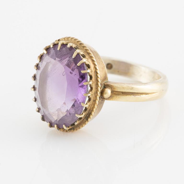 A set with a necklace, a bracelet, a brooch, and a ring.