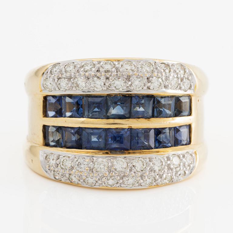 Ring, 18K gold with carré-cut sapphires and brilliant-cut diamonds.