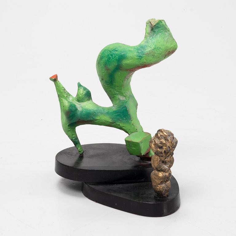 Tomas Almberg, skulptur. Bemålad brons, total höjd 38 cm, total längd 31 cm.