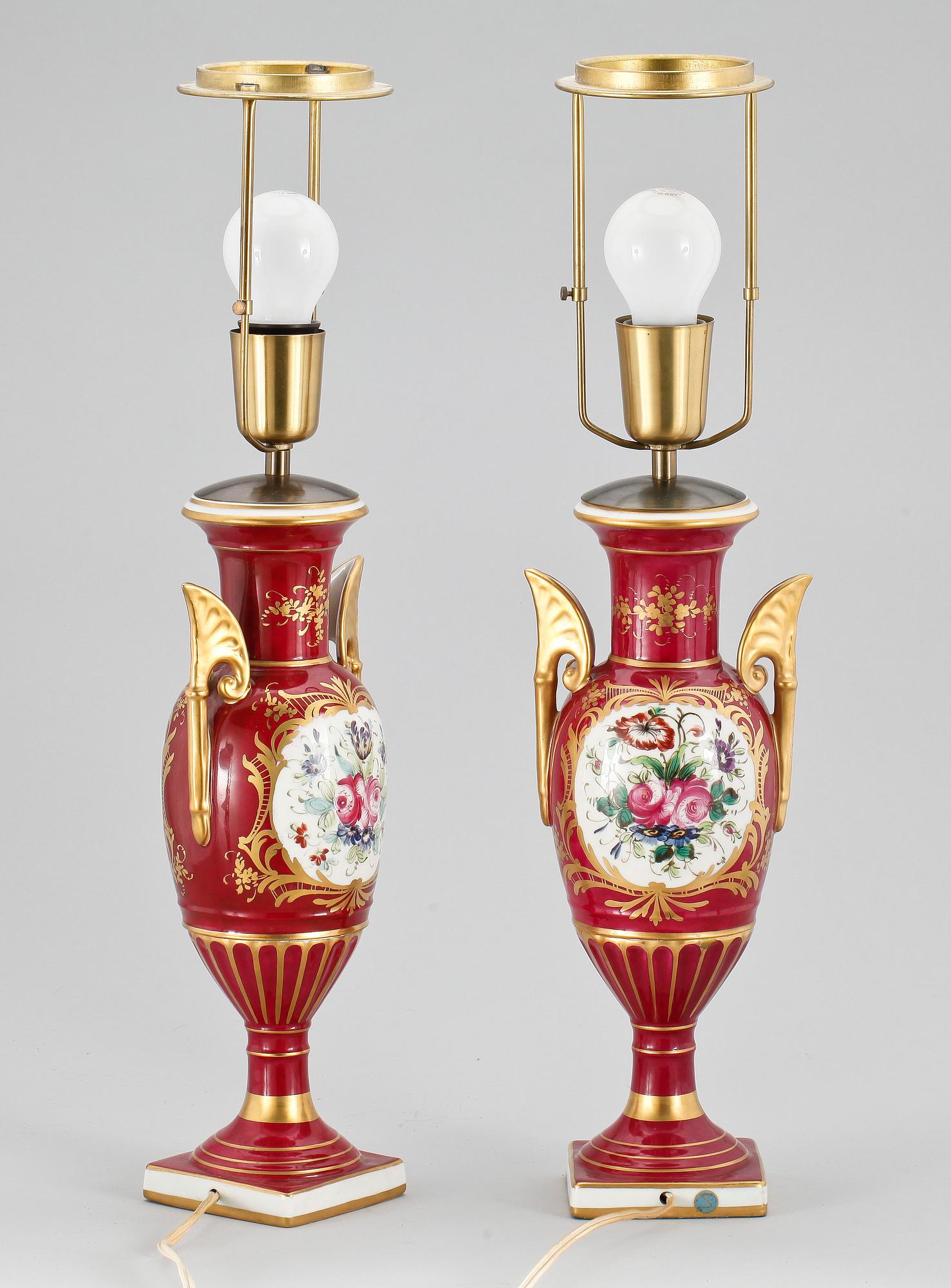 BORDSLAMPOR, ett par, porslin, Frankrike, 1900-talets början.