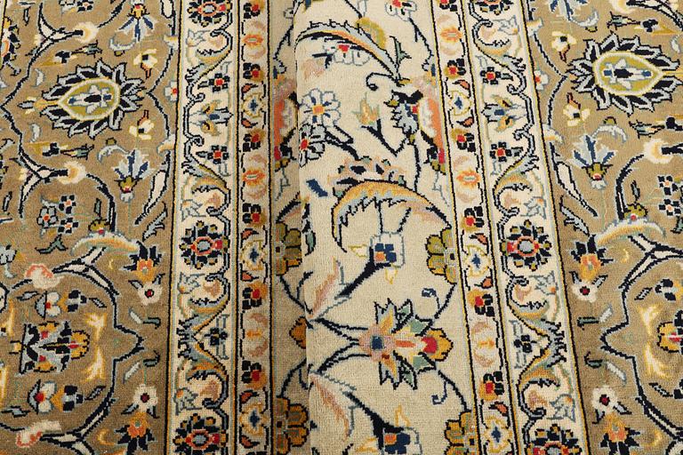 A carpet, Kashan, ca 320 x 255 cm.